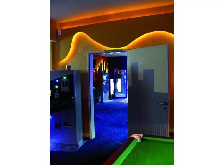 EUROLITE RUBBERLIGHT RL1-230V yellow 9m 